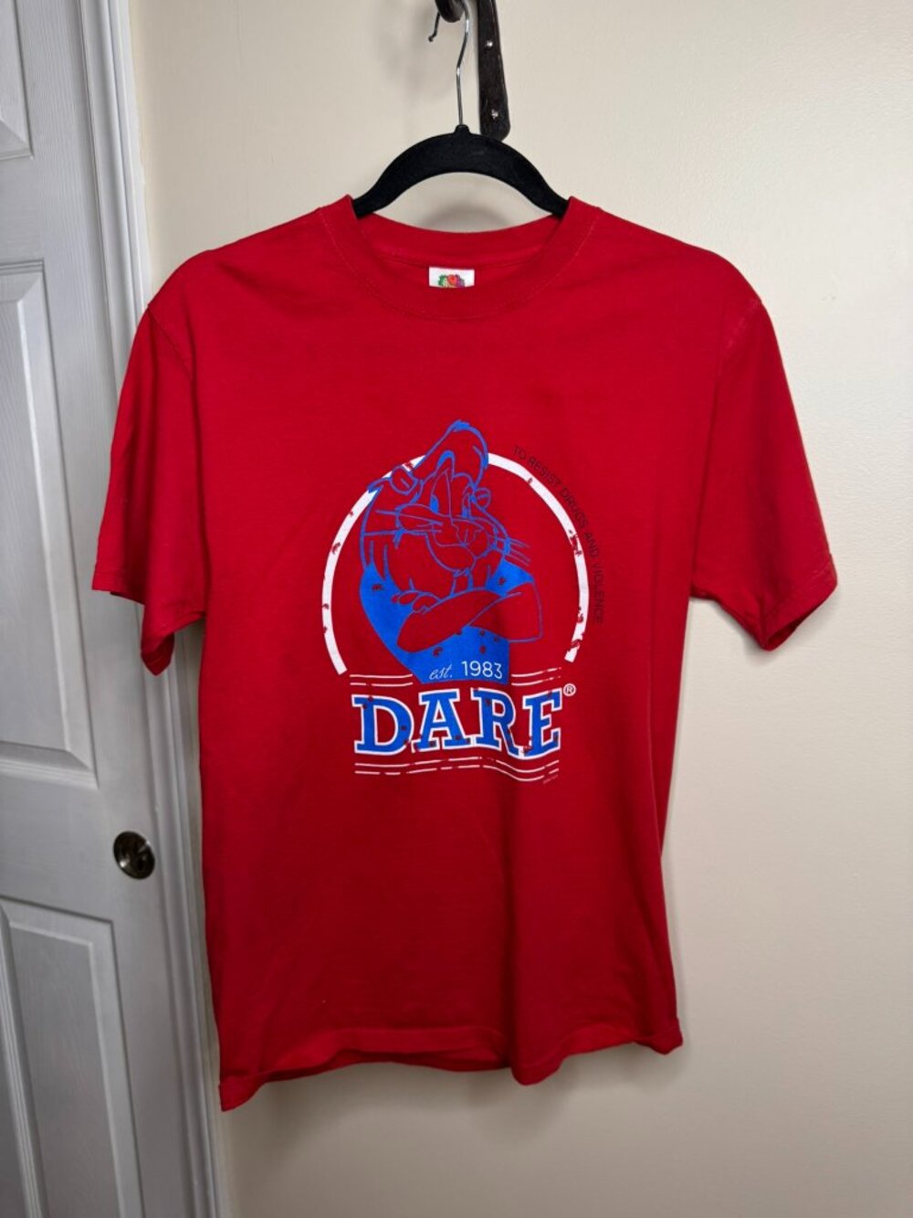 Fruit of the Loom DARE Size M Vintage Red Graphic Tee